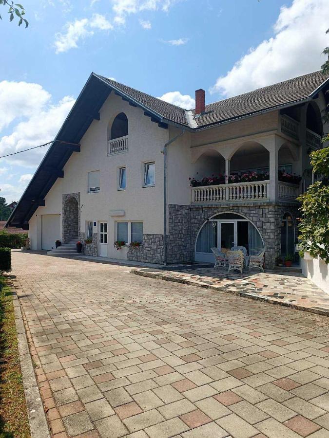 Studio Apartman Brletic Tounj Екстериор снимка