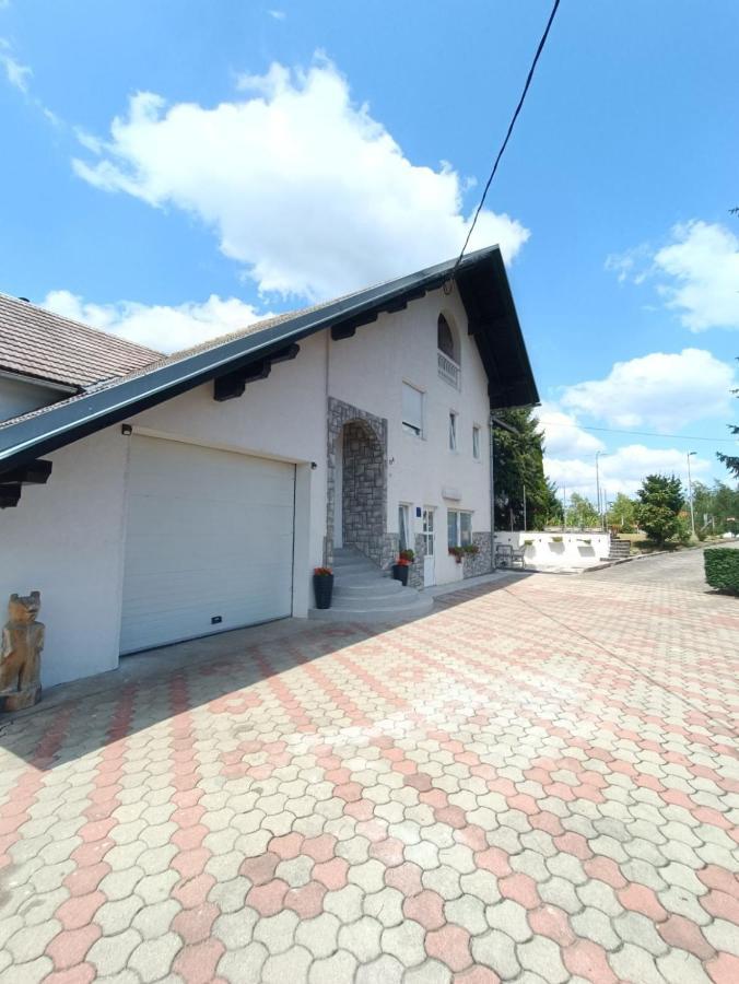 Studio Apartman Brletic Tounj Екстериор снимка